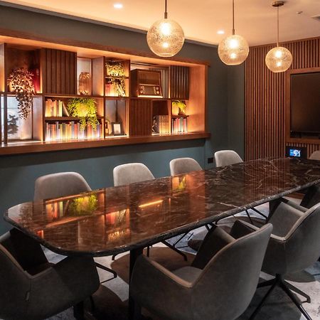 Burleigh Court Hotel And Leisure Лафборо Экстерьер фото