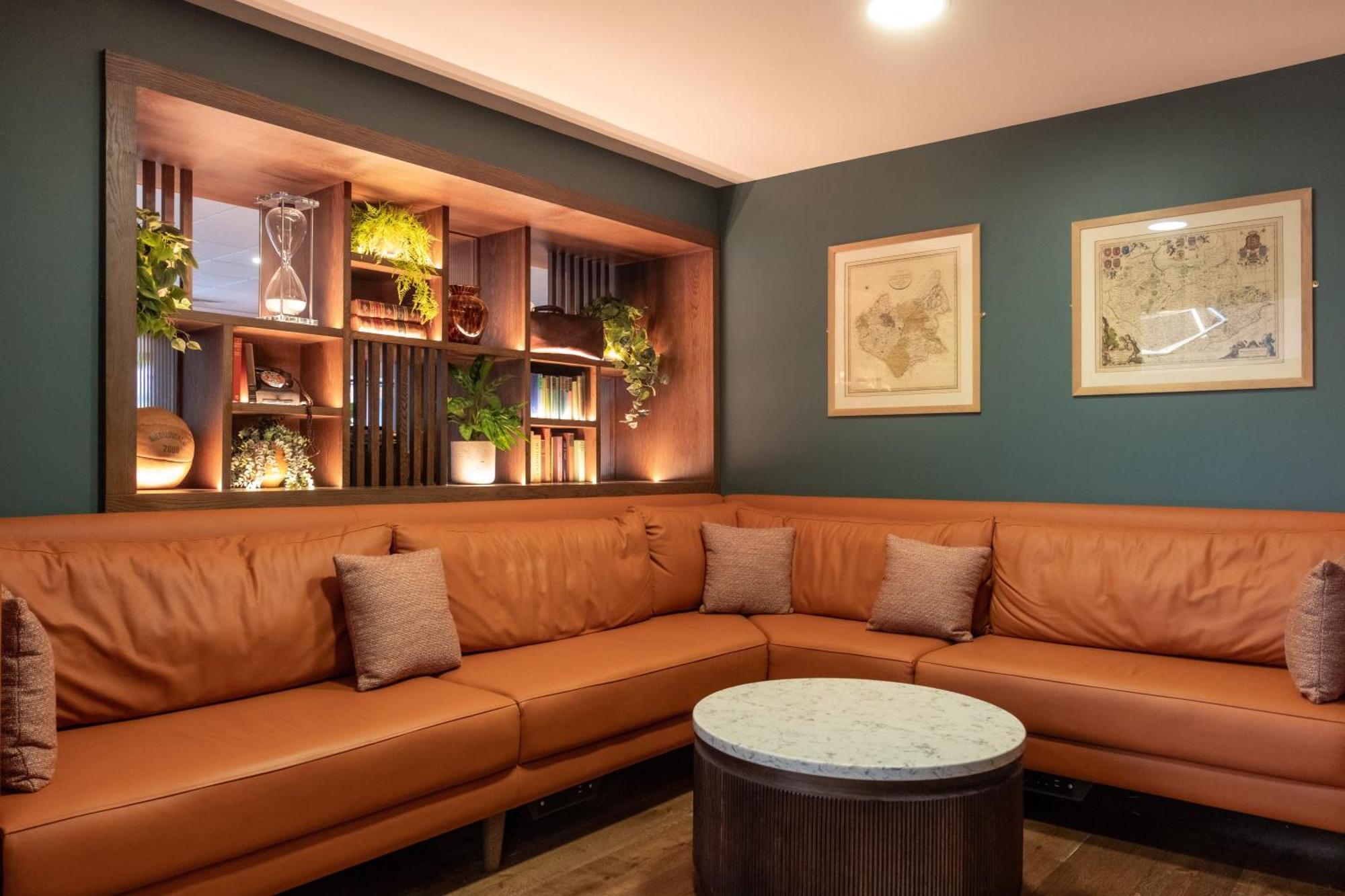 Burleigh Court Hotel And Leisure Лафборо Экстерьер фото