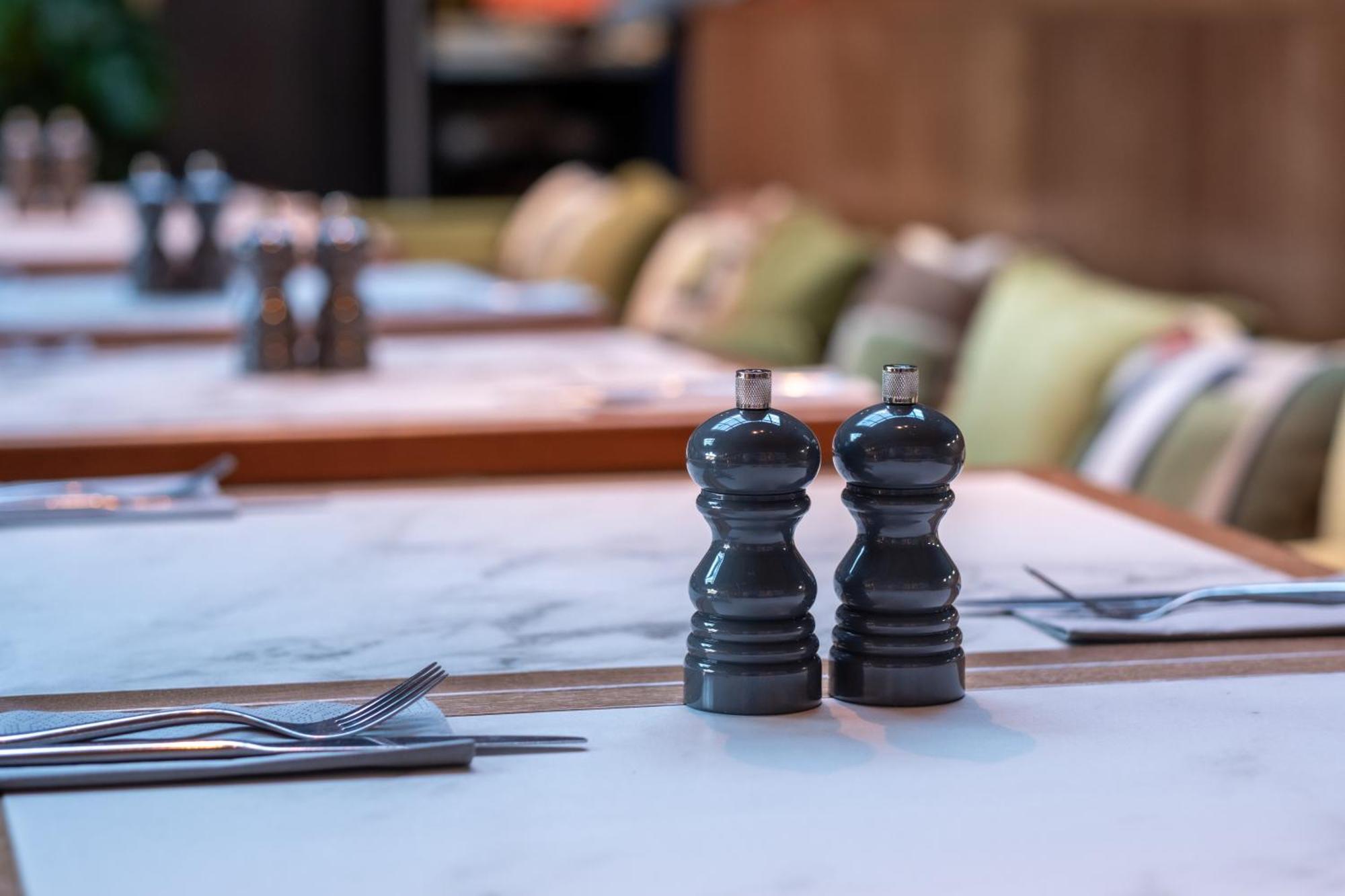 Burleigh Court Hotel And Leisure Лафборо Экстерьер фото