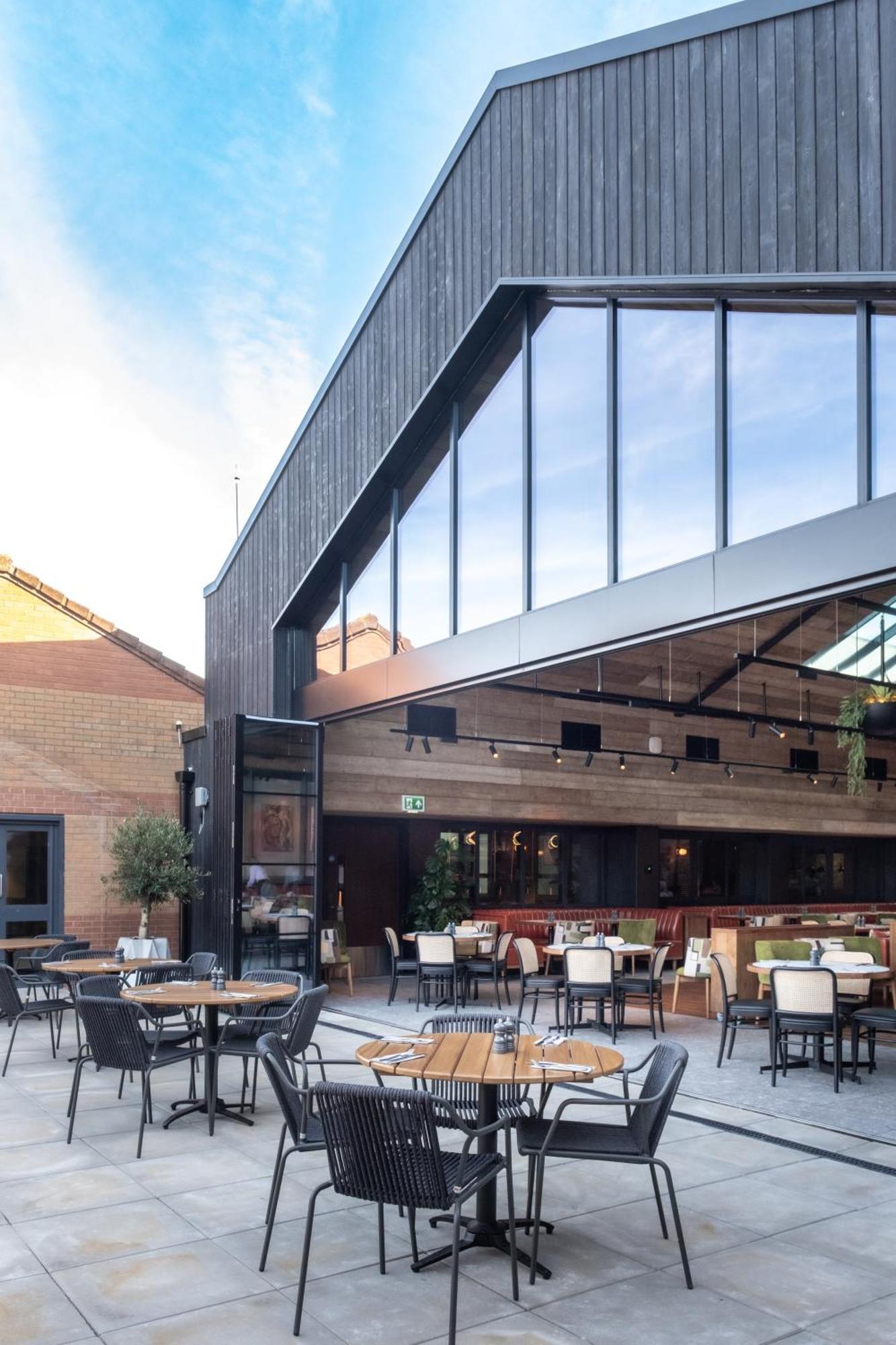 Burleigh Court Hotel And Leisure Лафборо Экстерьер фото
